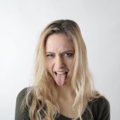 Покажіть язик: про що свідчить колір і чому його називають картою організму