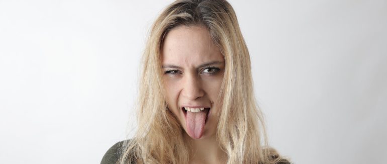 Покажіть язик: про що свідчить колір і чому його називають картою організму