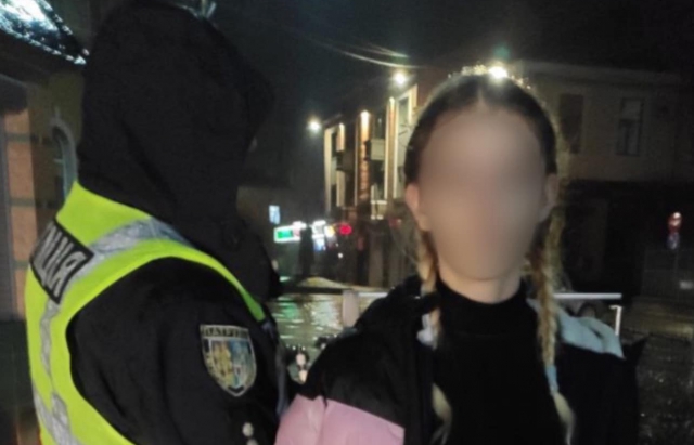 У Мукачеві затримали дівчину з наркотиками в кишені