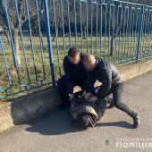 На Мукачівщині поліція заблокувала збут нелегальних боєприпасів: причетного до організації затримано