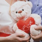 Не даруйте їх, бо залишитеся без пари: шість найгірших подарунків на День святого Валентина