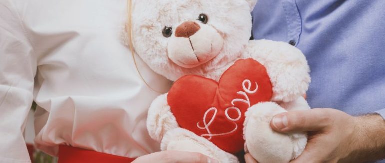 Не даруйте їх, бо залишитеся без пари: шість найгірших подарунків на День святого Валентина