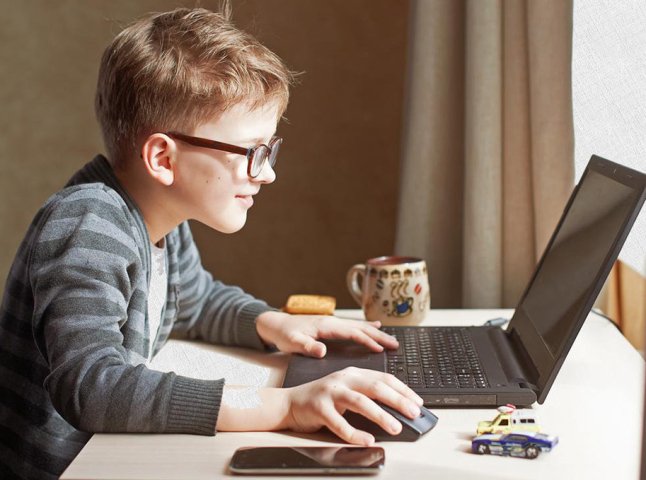 Берегівська громада переводить школи на дистанційне навчання