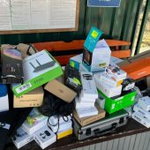 На Закарпатті митники затримали мікроавтобус з нелегальною технікою