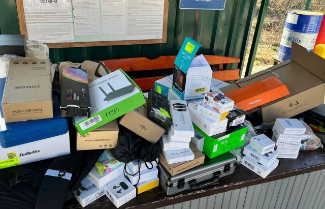 На Закарпатті митники затримали мікроавтобус з нелегальною технікою