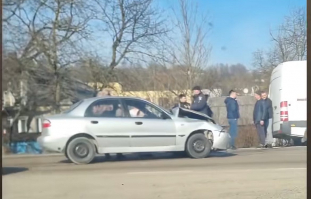 ДТП на Хустщині: Зіткнулися легковик та мікроавтобус