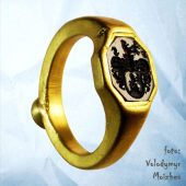 В Ужгороді знайшли перстень-печатку XVI століття із родинним гербом