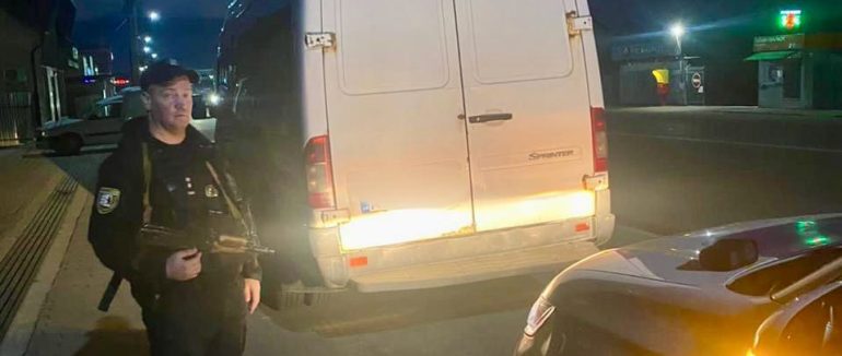 Порушив ПДР: у центрі Виноградова оштрафували водія на мікроавтобусі