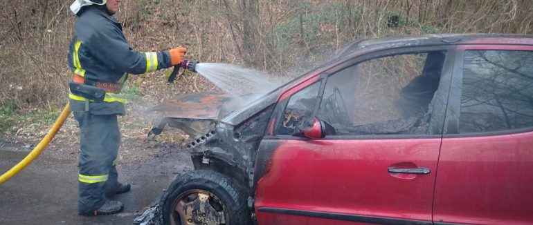 На Перечинщині під час руху загорілося авто