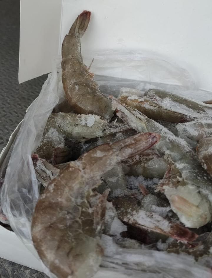 Великий закуп: невідомі намагались провести три тонни креветок через українсько-румунський кордон