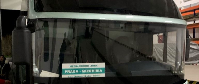 Закарпатські митники виявили у рейсовому автобусі дорогі брендові речі