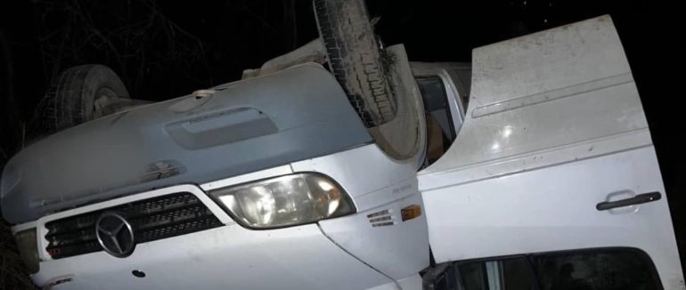 На Мукачівщині п’яний водій скоїв ДТП на трасі: одну автівку перекинуло на дах