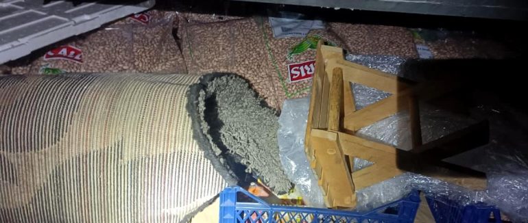 На МП «Дякове» митники виявили у вантажівці приховані 800 кг елітного насіння