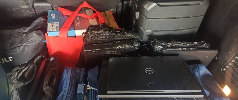 15 прихованих ноутів виявили у багажнику автомобіля на закарпатській митниці