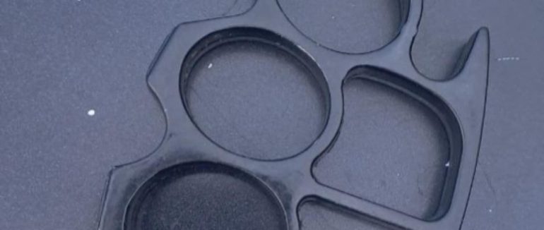 У Нижніх Воротах затримали чоловіка з холодною зброєю