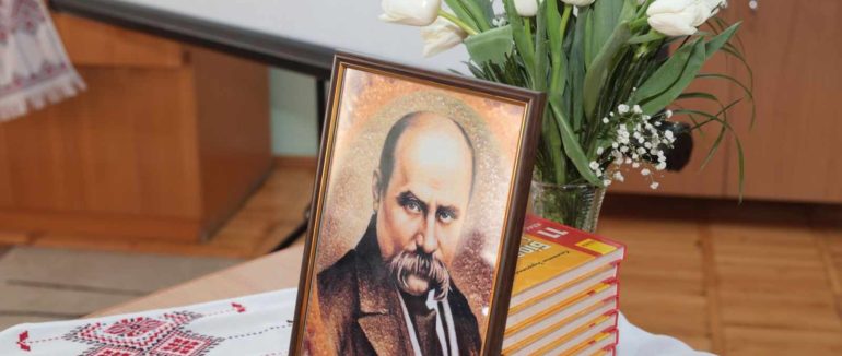 “Пророче слово Кобзаря”: літературно-мтстецька година до 210 річниці з дня народження Тараса Шевченка