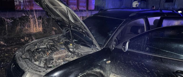 У Виноградові рятувальники гасили пожежу автомобіля
