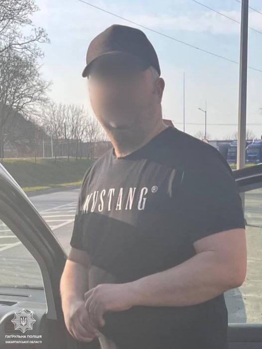 У Мукачеві чоловік намагався дати хабар, щоб уникнути адміністративної відповідальності