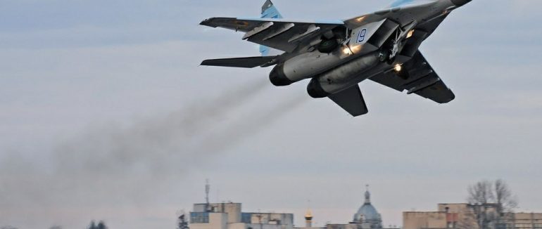 Андрій Люташин скерував свій підбитий винищувач на ворожу колону під Києвом