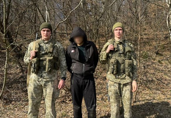 Знесилений чоловік: на кордоні зі Словаччиною знайшли 30-річного вінничанина (ФОТО)