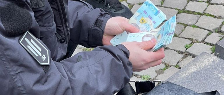В Ужгороді співробітника ДСНС викрили на одержанні хабарів від підприємця