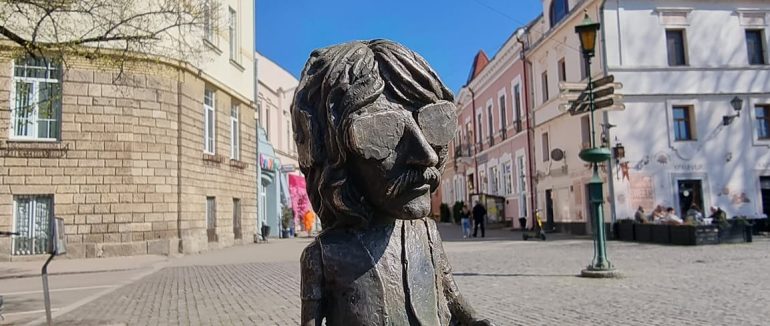 Джон Лорд знову повернувся на перила набережної Незалежності в Ужгороді