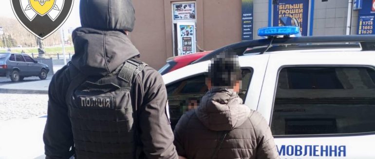 У Мукачеві затримали жінку, яка намагалась вкрасти техніку