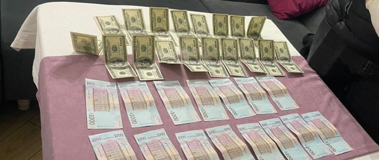 Начальника відділу Синевирської сільської ради затримали на хабарі за «вирішення» земельних питань