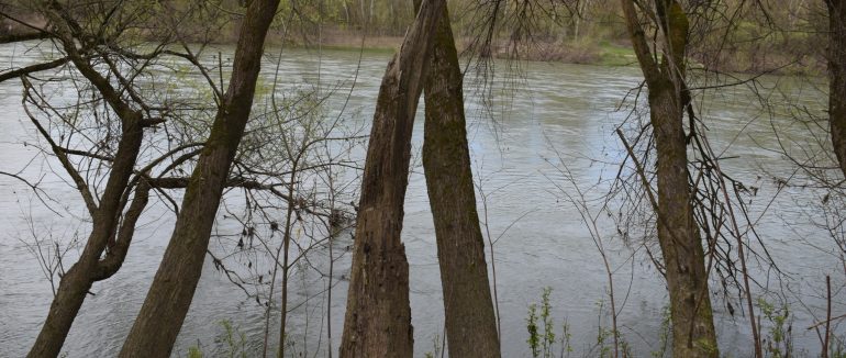 На Закарпатті за допомогою дрона виявили призовників, які на березі Тиси чекали на човен