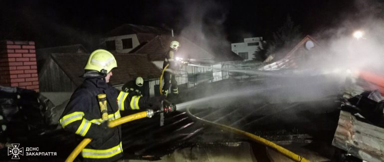 Рано вранці трапилася пожежа у складських приміщеннях на Мукачівщині