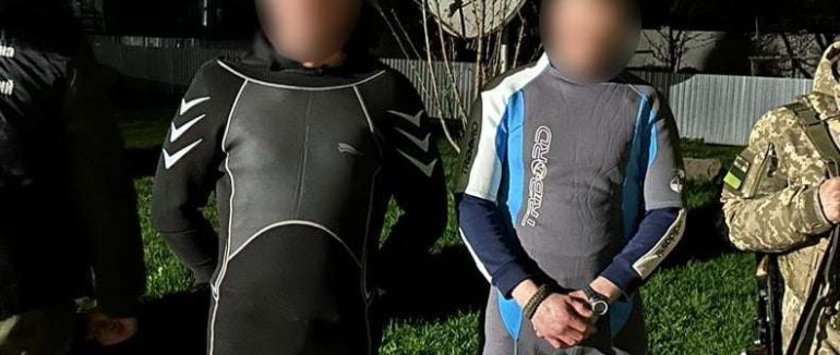 Невдале плавання: на кордоні затримали трьох чоловіків у гідрокостюмах (ФОТО)