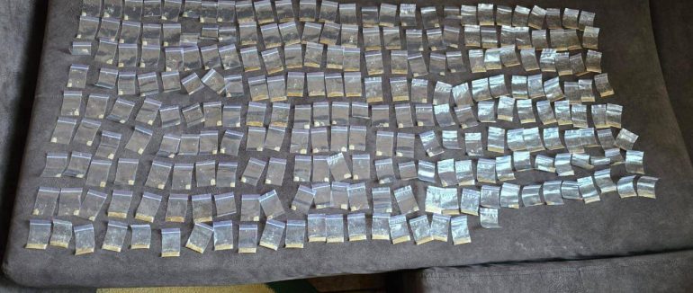 Вилучено понад 200 доз «товару»: у Мукачеві затримали наркоторговця