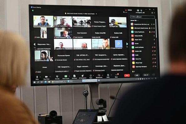 «Діалоги влади та бізнесу»: вперше онлайн відбулися перемовини з підприємцями Закарпаття