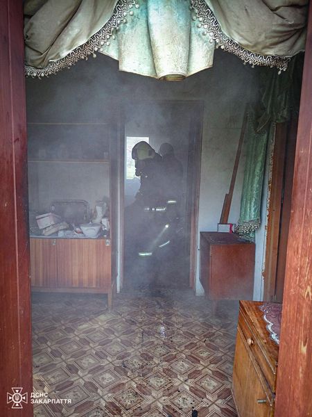 Травма в пожежі: у Нижніх Воротах ледь не згоріла жінка (ФОТО)