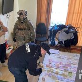 Поліція Ужгородщини затримала групу наркоторговців: у зловмисників вилучили партію «товару» та боєприпаси