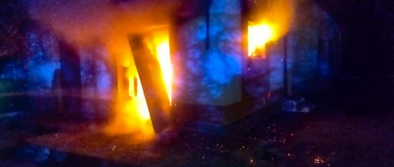 Уночі в Чопській міській лікарні вигоріла надвірна споруда