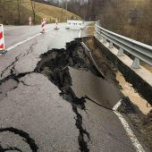 На Закарпатті через перезволоження ґрунтів зруйновано частину траси Н-09