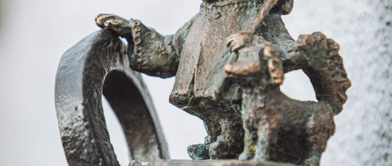 В Ужгороді відкрили мініскульптуру дідуся Вечернічка