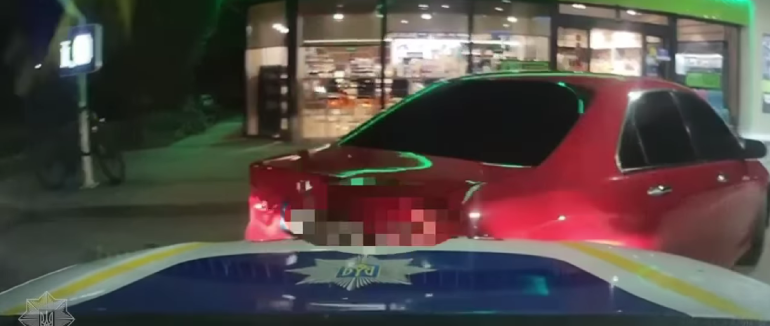 В Ужгороді водій наїхав на патрульне авто коли втікав від них