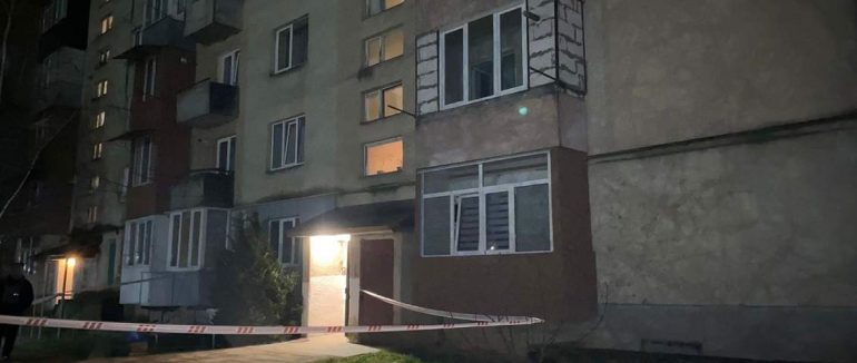 На Закарпатті 19-річна дівчина під час сварки вбила батька