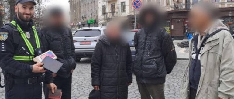 В Ужгороді жінка разом зі своїми спільниками обікрали чоловіка