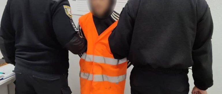 В Ужгороді двоє підлітків напали на жінку та пограбували її