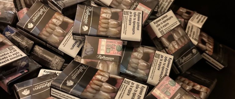 На закарпатському кордонні у рейсовому автобусі у вогнегасниках знайшли прихований тютюн