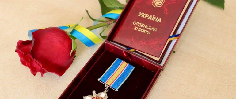 Рідним полеглому захиснику Романа Жука вручили орден “За мужність”