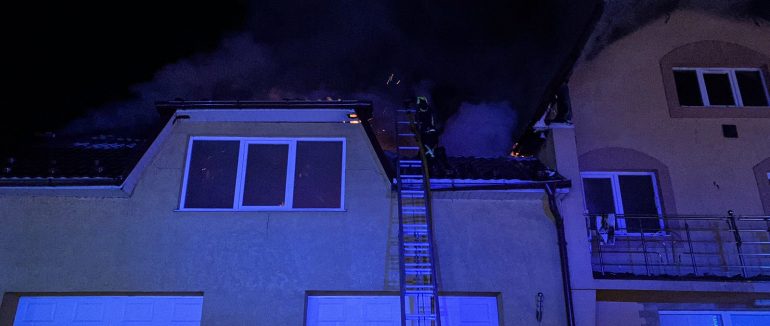 Вночі на Тячівщині рятувальники ліквідовували пожежу у будинку