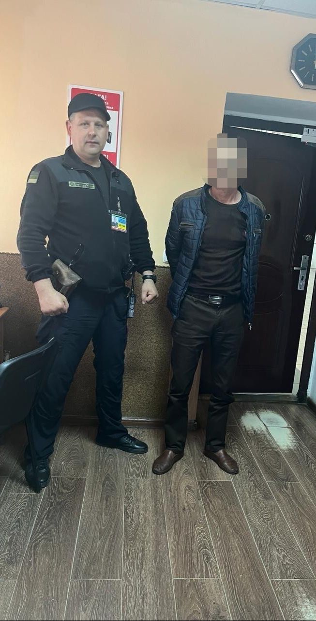 Закарпатські прикордонники затримали чоловіка, який перебуває у розшуку