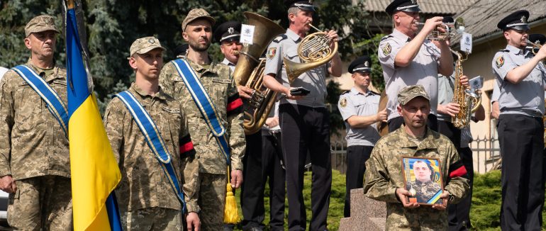 В Ужгороді провели в останню дорогу полеглого Героя Мілана Бабілю