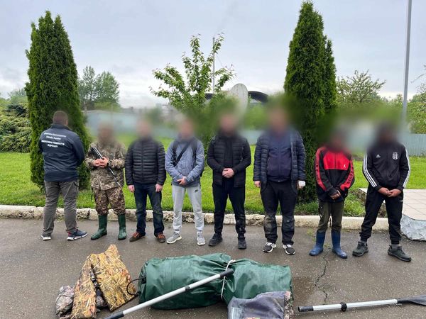 На Закарпатті двоє підлітків вели до кордону чотирьох порушників