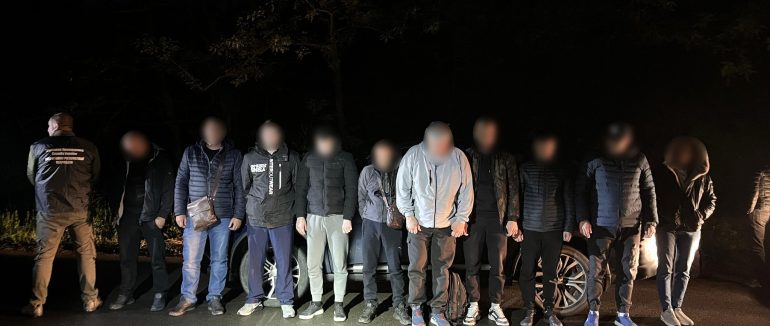 Таксі до кордону – дорого: на Закарпатті затримали 8 “ухилянтів”