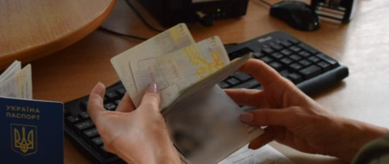 У ПП «Малий Березний» затримали розшукувану поліцією крадійку